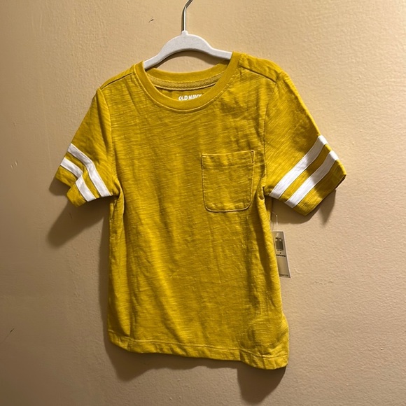 Old Navy Kids Yellow T-Shirt with Pocket - Picture 1 of 3